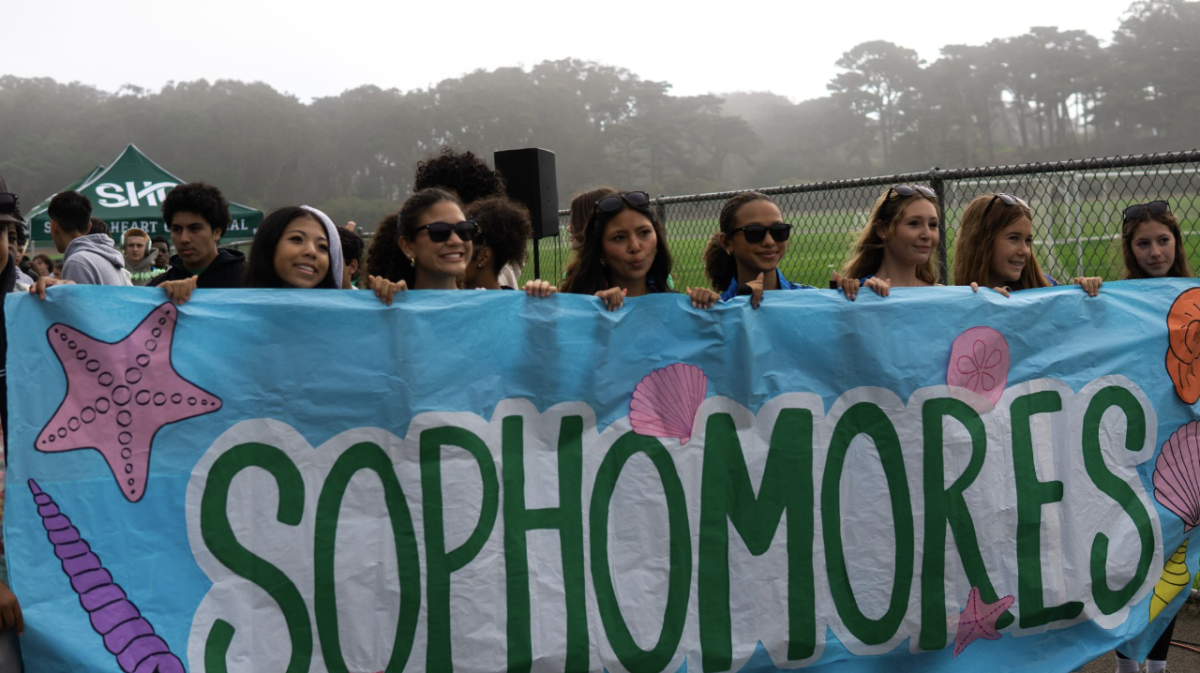 Sophomores pose with their beautiful sign, created by their Student Council Publicity Officers Sierra Wang and Dagny Suro.